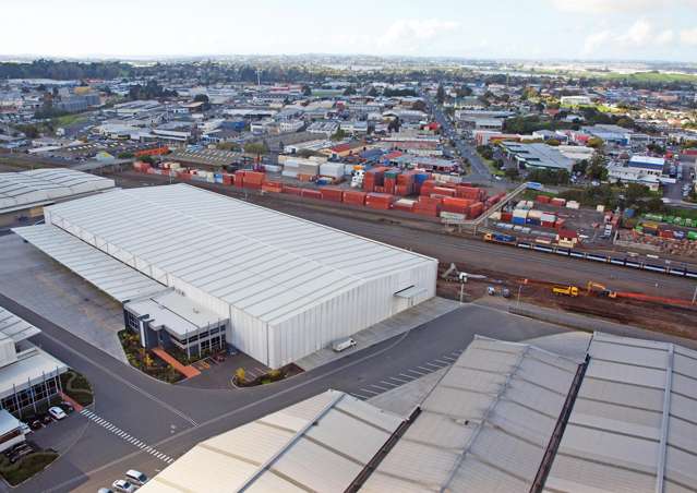 10,000sqm warehouse – available now