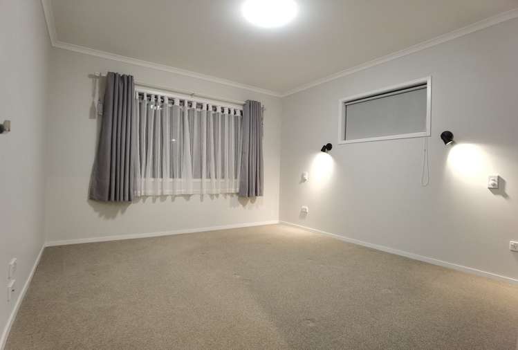 125 Riverpark Crescent Henderson_11