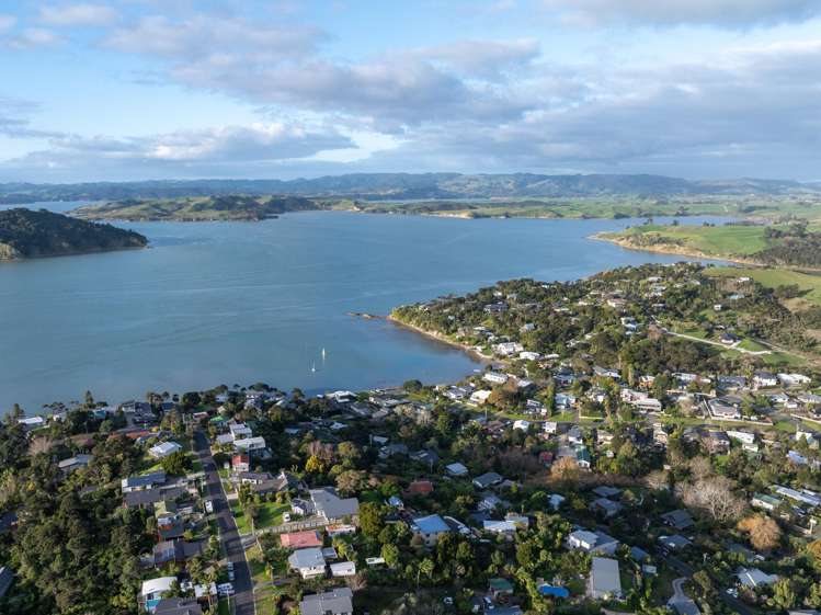 6 Manukau Road Raglan_24