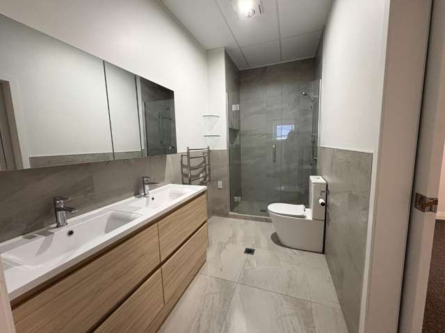 2/66 Bank Street 11640_4