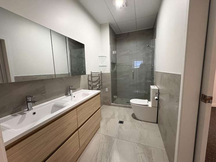 2/66 Bank Street 11640_4