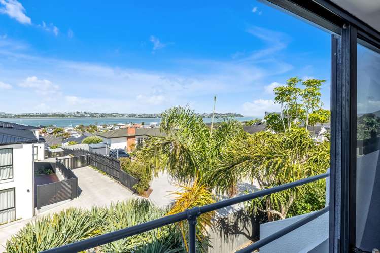 2/17 Lynton Road Bucklands Beach_16