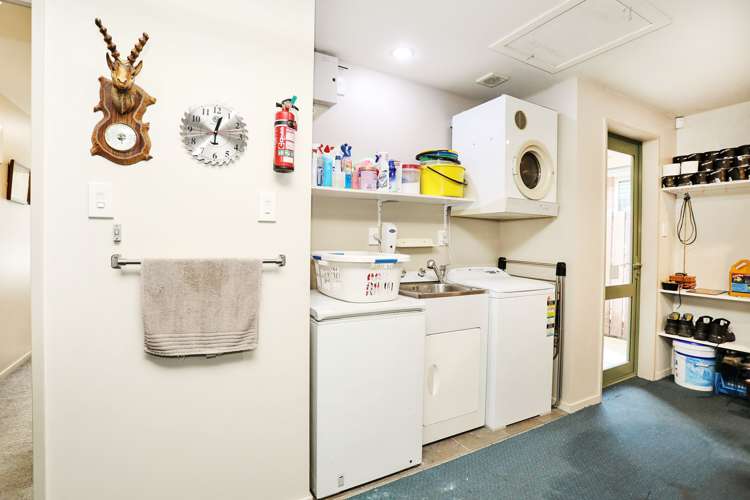 203 Queens Drive Windsor_15