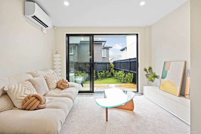 2/11 Scanlen Terrace Kelston_1