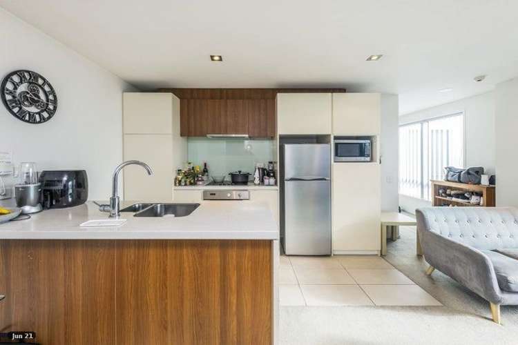 327/8 Dockside Lane Auckland Central_5