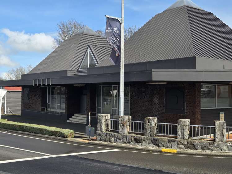 323 Broadway Stratford_1