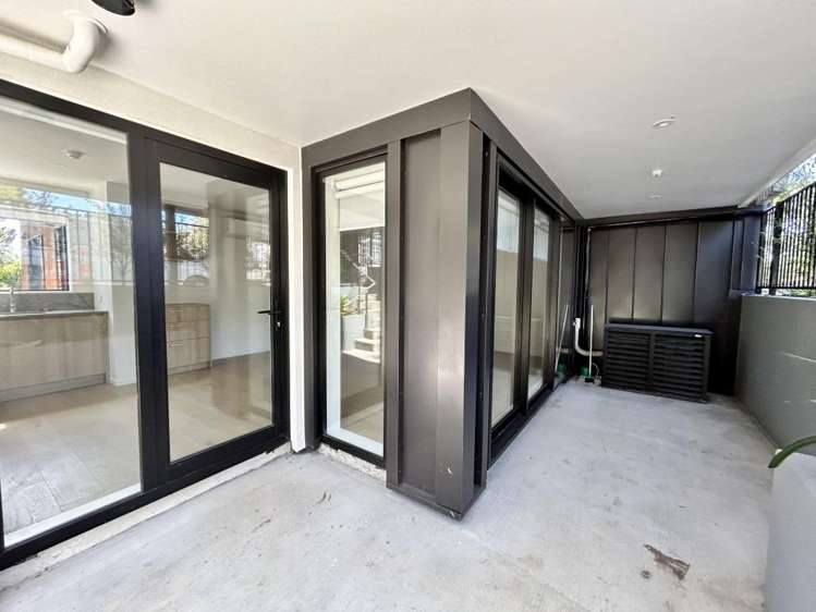 10/64 (64c) Coronation Road 1712_11