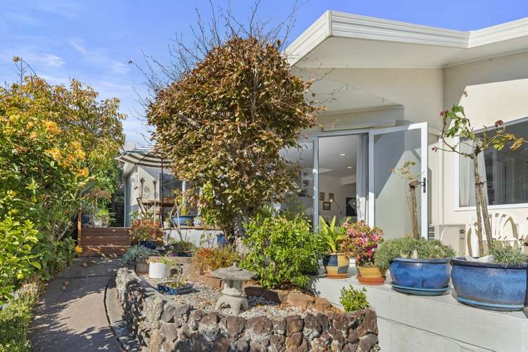 2/3 Tiri View Place Waiake_9