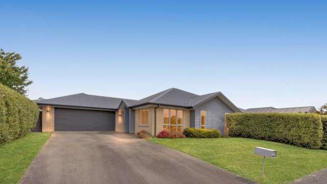 WIGRAM - 4 BEDROOMS, 2 LIVING, 2 BATHROOMS, HEATPUMP, DOUBLE GARAGE