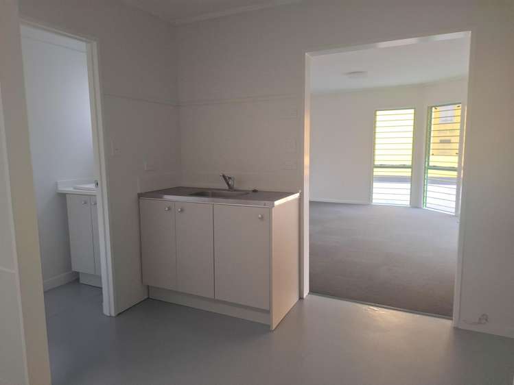 3/4087 Great North Road Kelston_7