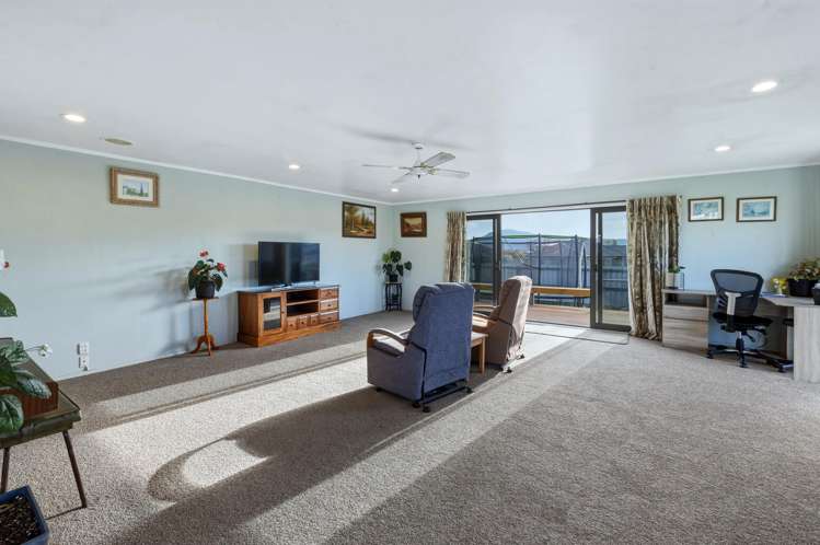 17 Byron Grove Owhata_11