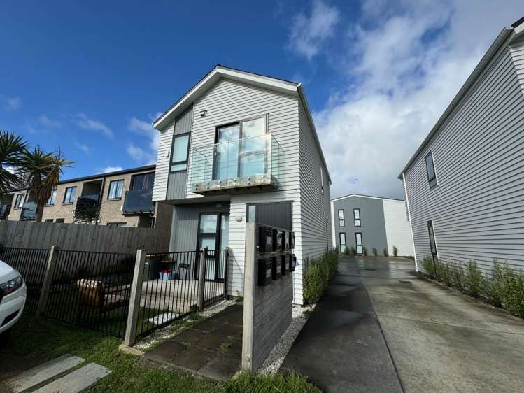 2/4 Bittern Place Henderson_0