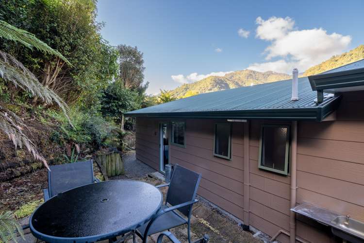 45 Wairau Road Picton_16