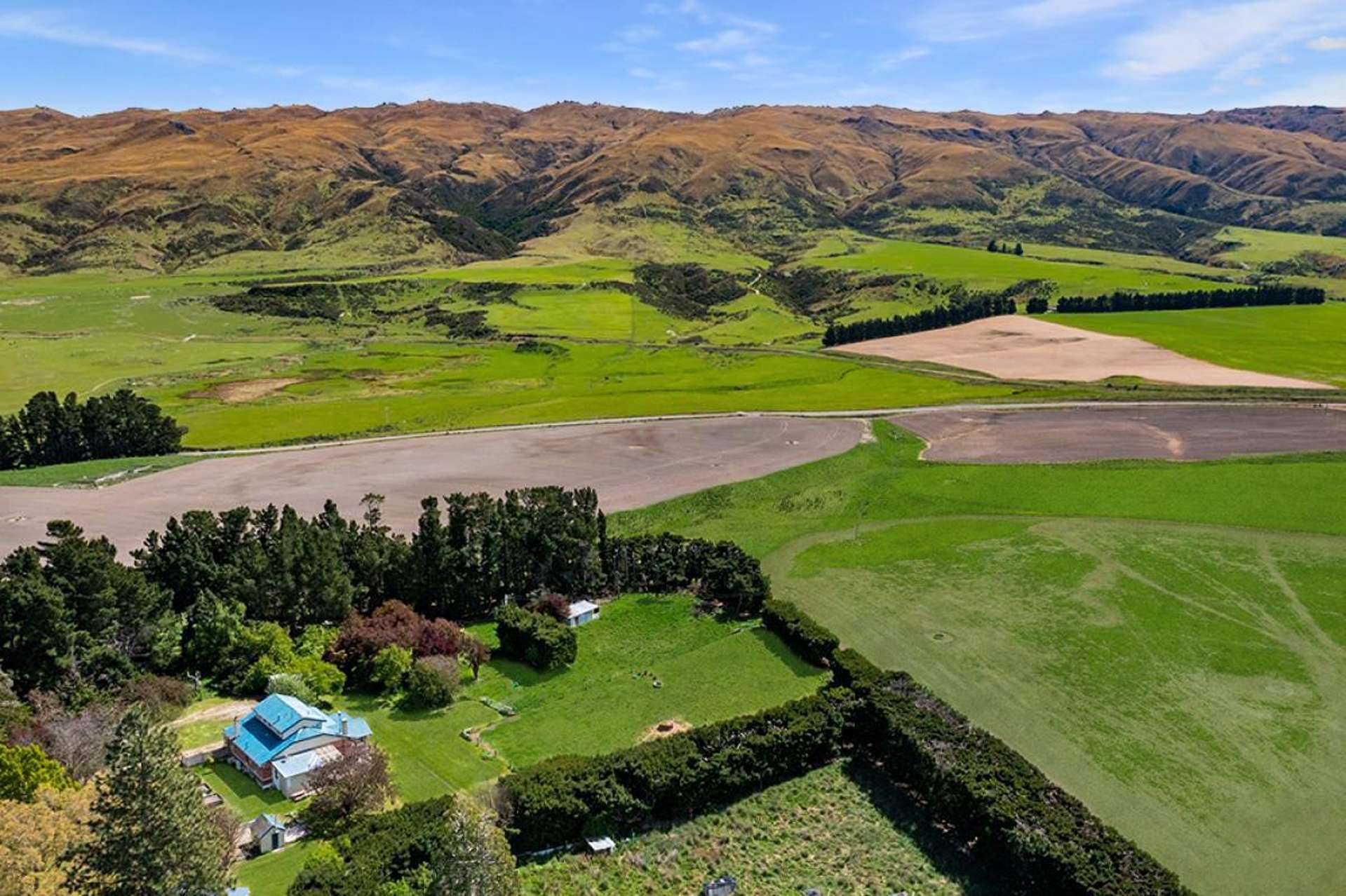 7797 Hyde-middlemarch Road Rock And Pillar_0