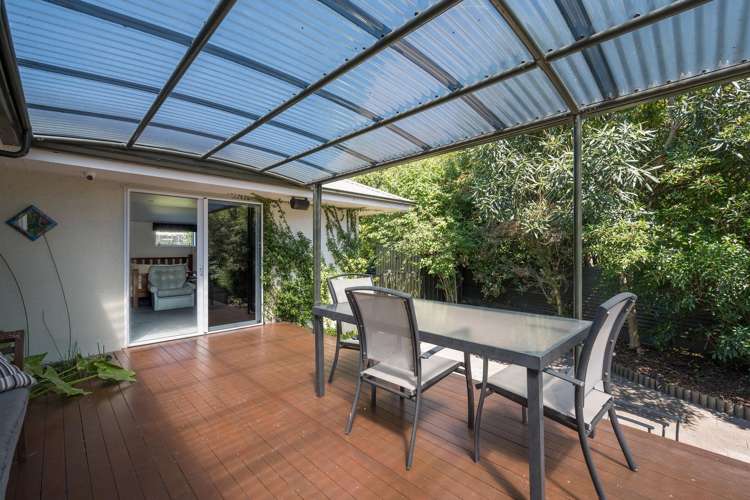 10 Neale Avenue Stoke_12