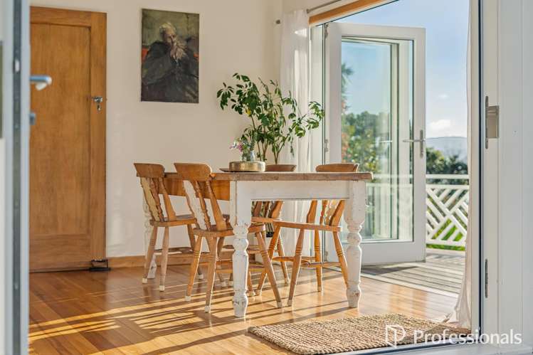 31 Walter Road Lowry Bay, Eastbourne_12