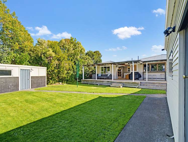 1222 Norfolk Crescent Mayfair_6