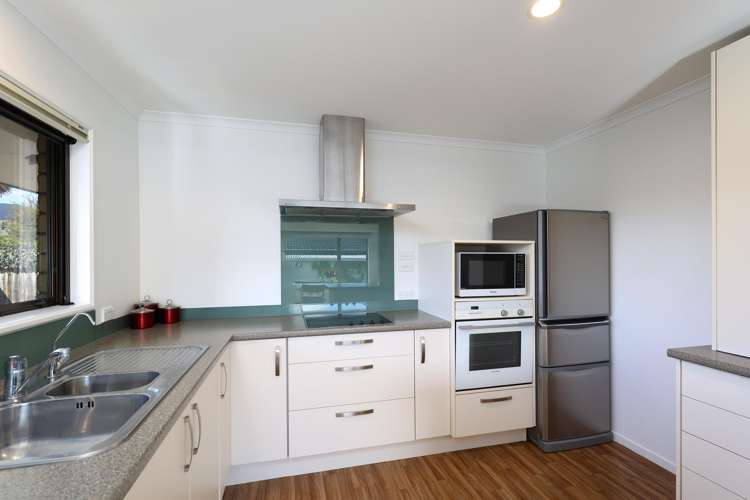 2/63 Neale Avenue Stoke_11