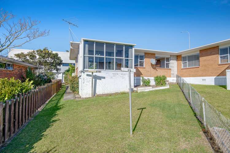 2/2 Tower Hill Stanmore Bay_9