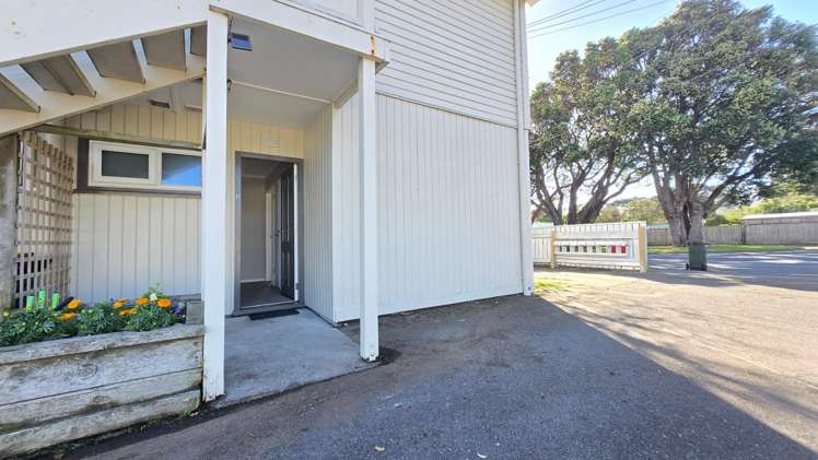  8/31 Tennyson Street Petone_11