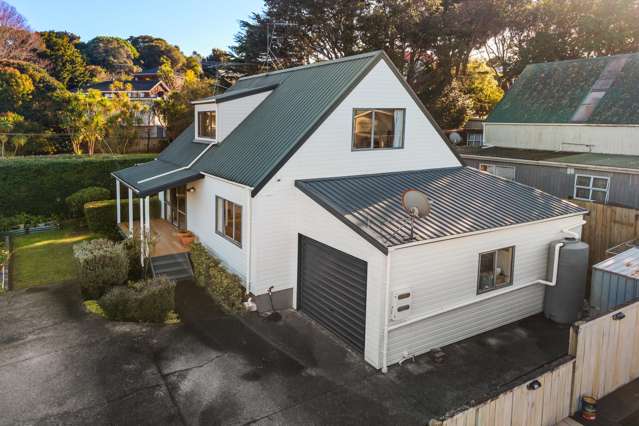 Tranquil Freehold Family Oasis in Prime Spot