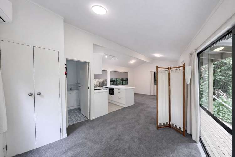 416 Scenic Drive Waiatarua_2