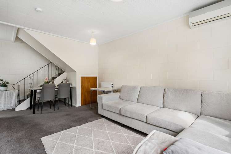 2/53 Brockworth Place Riccarton_6