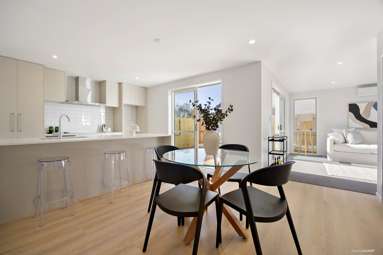 2/372 Lake Road_4