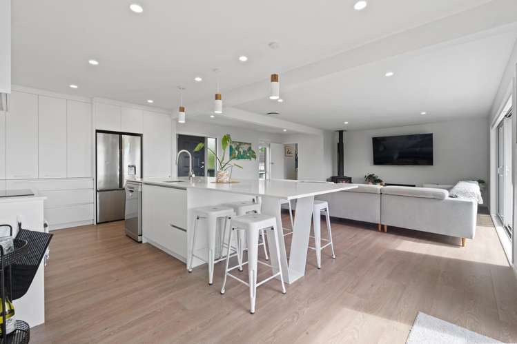 24 John Dee Crescent Red Beach_9