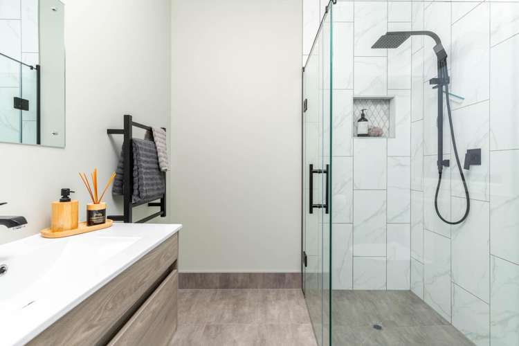 28 Queen Charlotte Drive Aotea_15