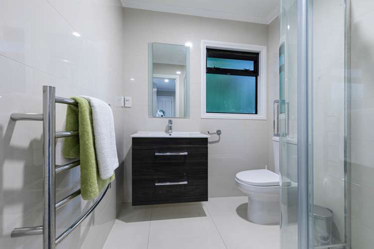 3 Oakford Park Crescent Greenhithe_18