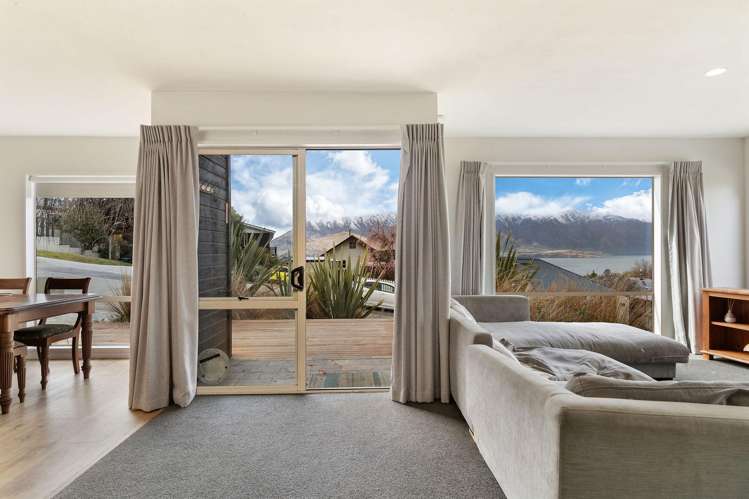 18 Greenstone Place Fernhill/Sunshine Bay_4