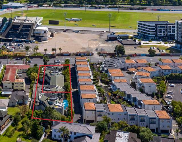 Holding pattern or forward play in Greenlane