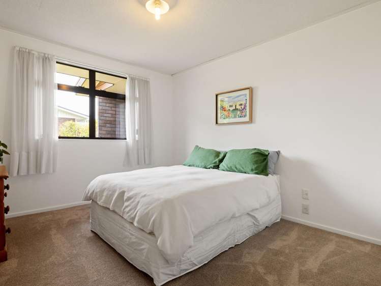 21 Bains Avenue Hamilton East_8