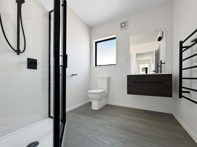 711C Worcester St Linwood_13