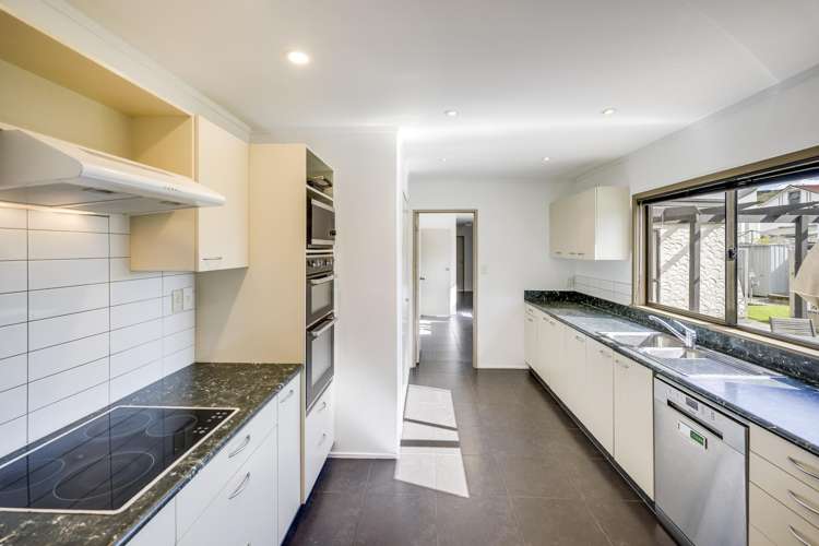 14 Bassett Place Taradale_6