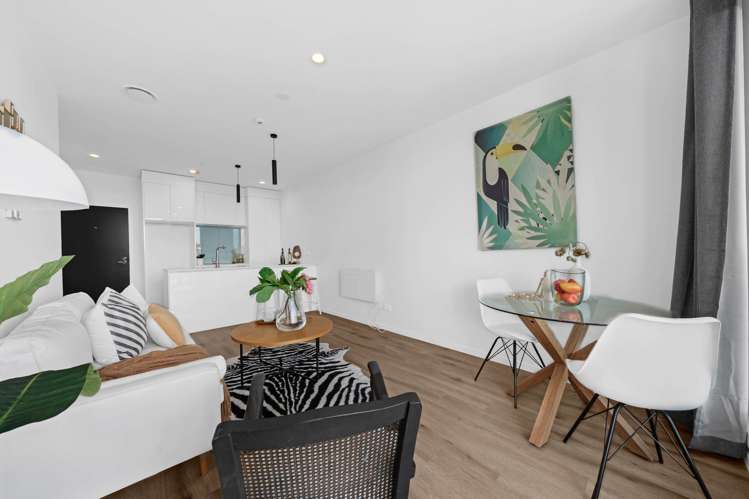 502/12 Barrack Road Mt Wellington_2