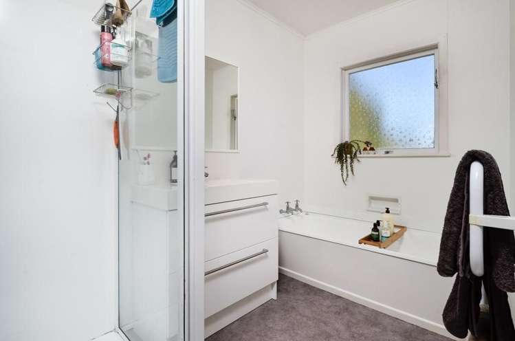 17 Royal View Road Te Atatu South_13