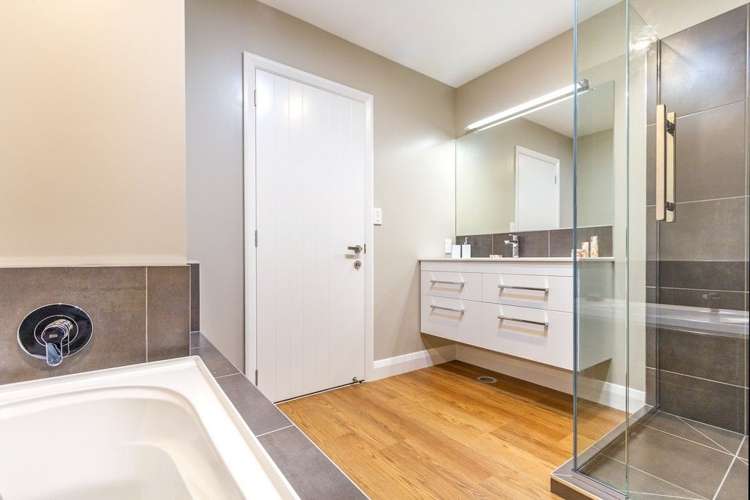 6 Atatu Lane Wigram_10