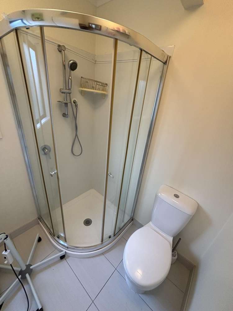 9 Greenvalley Rise Glenfield_18