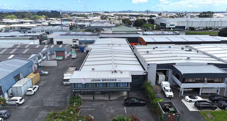 Unit A/5 Andromeda Crescent East Tamaki_1