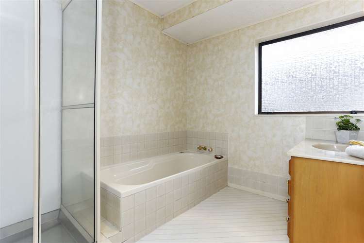 11 Bosnyak Drive Te Atatu South_10