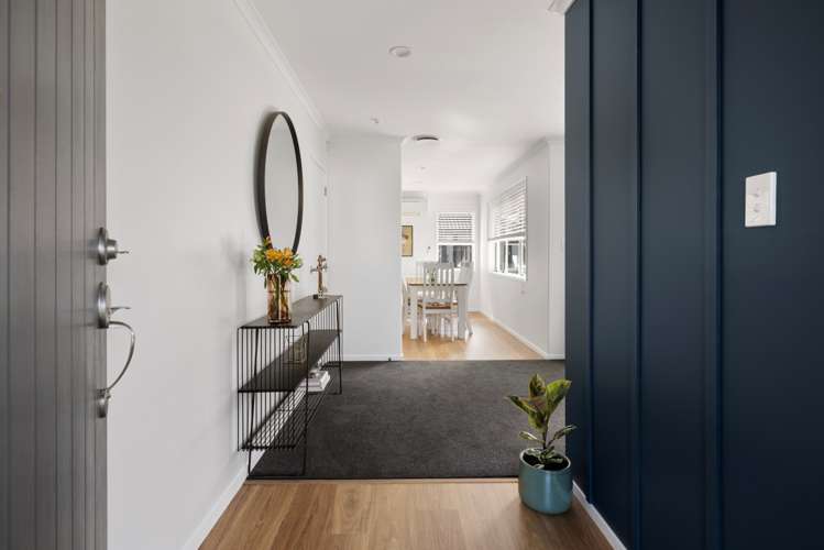 5 Montrose Place Pyes Pa_1