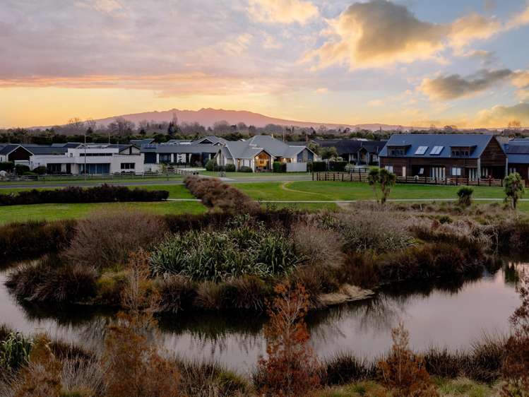 77 Baxter Michael Crescent Cambridge_2