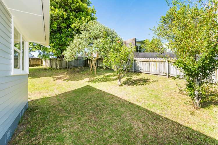 1/11 Ngatoa Place Glenfield_17