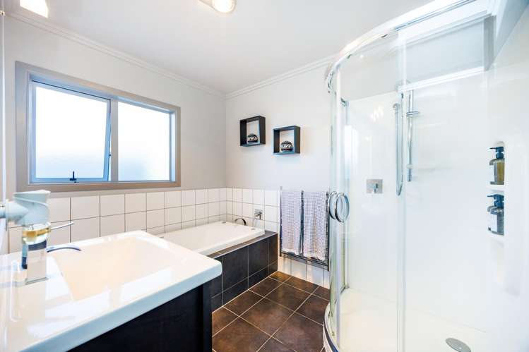 12 Liberty Grove Kelvin Grove_24