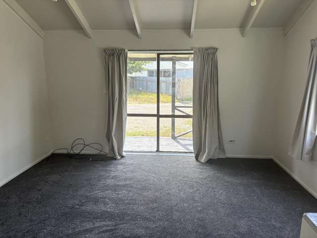 26A Hennessey Street East (left) 1207_3