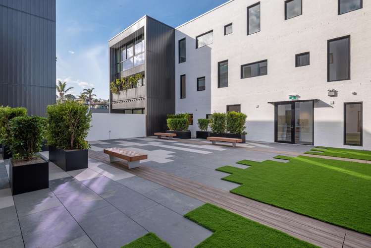 9/423-427 Beach Road Mairangi Bay_10