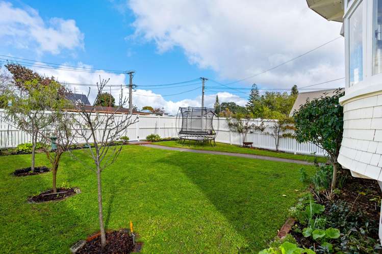 2 Seaview Terrace Mount Albert_13