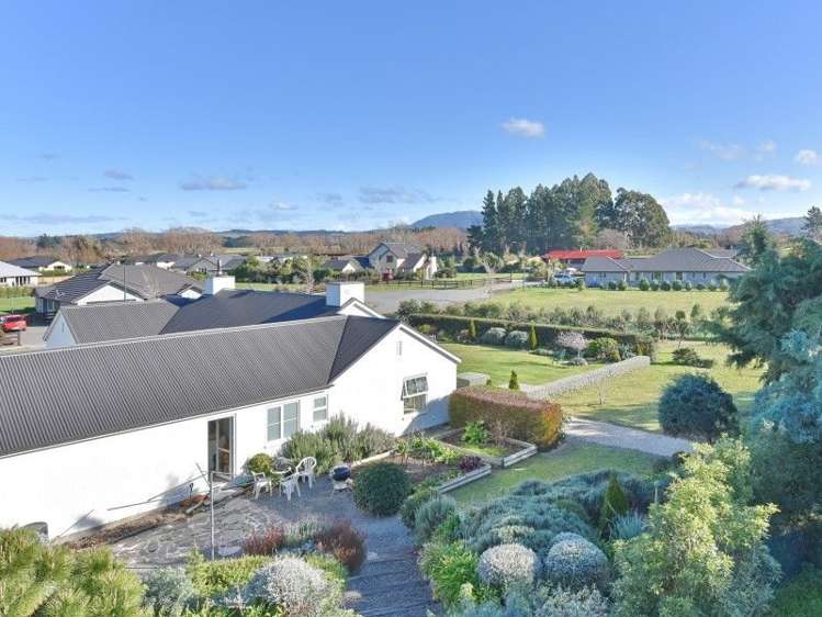 2 Elm Grove Amberley_16